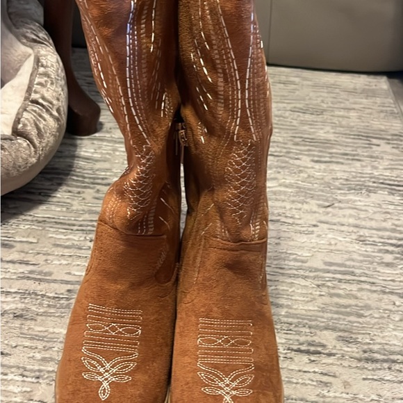Rust Faux Suede Western Boots with White Embroidery, size 7. - Picture 2 of 5